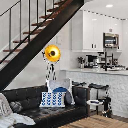 Contemporary Couples Getaway Near Austin Favorites - Loft 21 Apartment Exterior foto