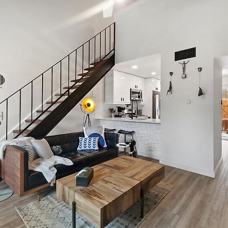 Contemporary Couples Getaway Near Austin Favorites - Loft 21 Apartment Exterior foto
