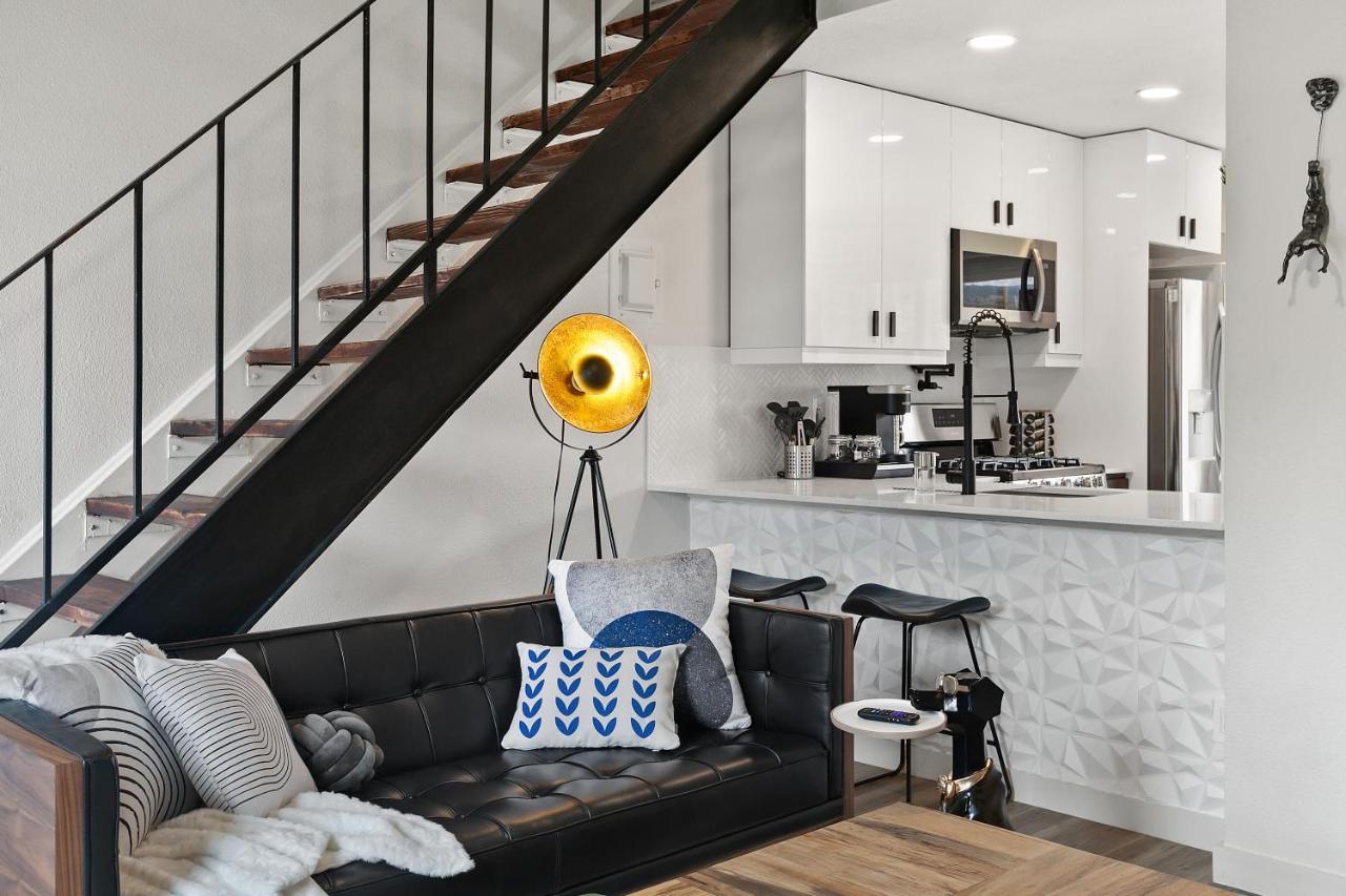 Contemporary Couples Getaway Near Austin Favorites - Loft 21 Apartment Exterior foto
