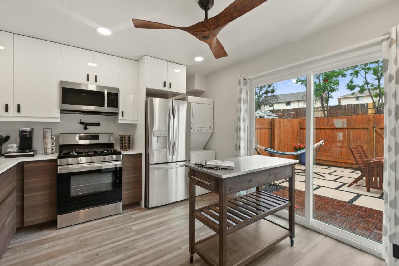 Contemporary Couples Getaway Near Austin Favorites - Loft 21 Apartment Exterior foto
