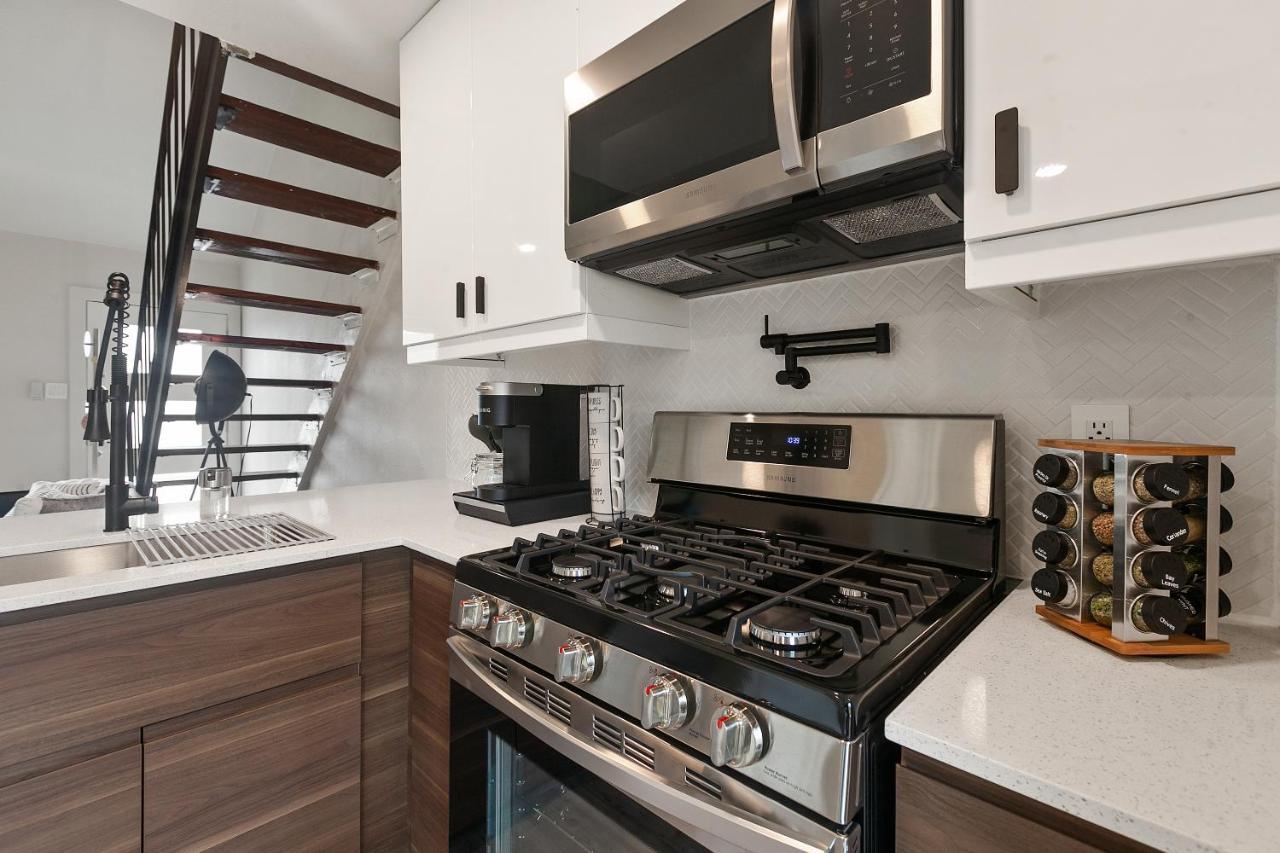 Contemporary Couples Getaway Near Austin Favorites - Loft 21 Apartment Exterior foto