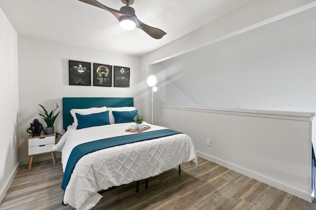 Contemporary Couples Getaway Near Austin Favorites - Loft 21 Apartment Exterior foto