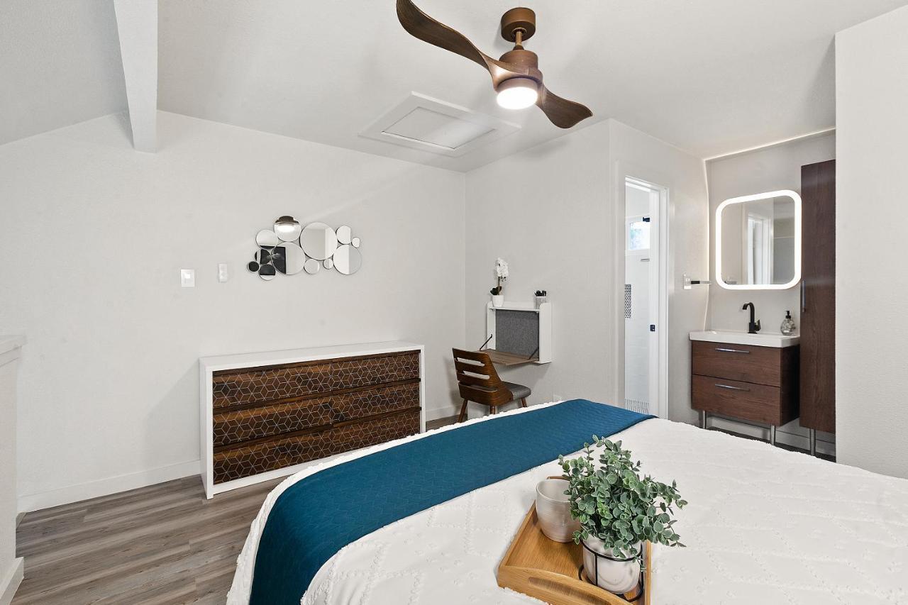 Contemporary Couples Getaway Near Austin Favorites - Loft 21 Apartment Exterior foto